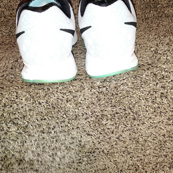 Nike - Picture 3 of 5